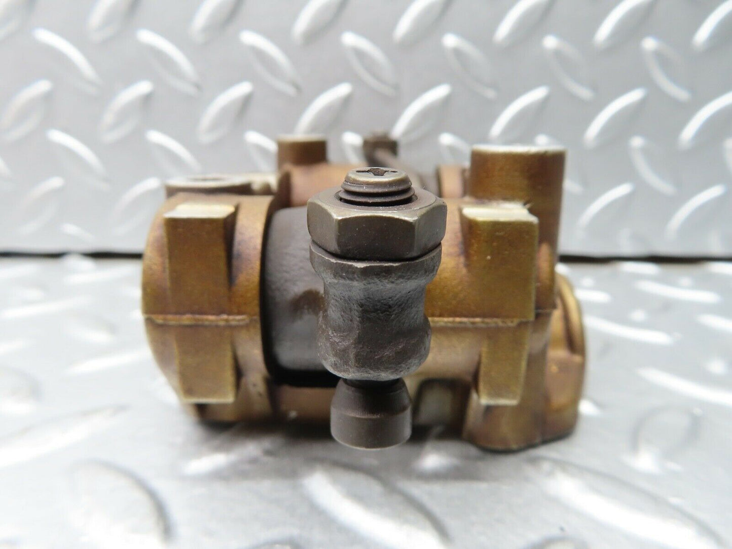 21272 Mercedes-Benz W123 230E Rocker Arms Camshaft Bearing Block 1020512110