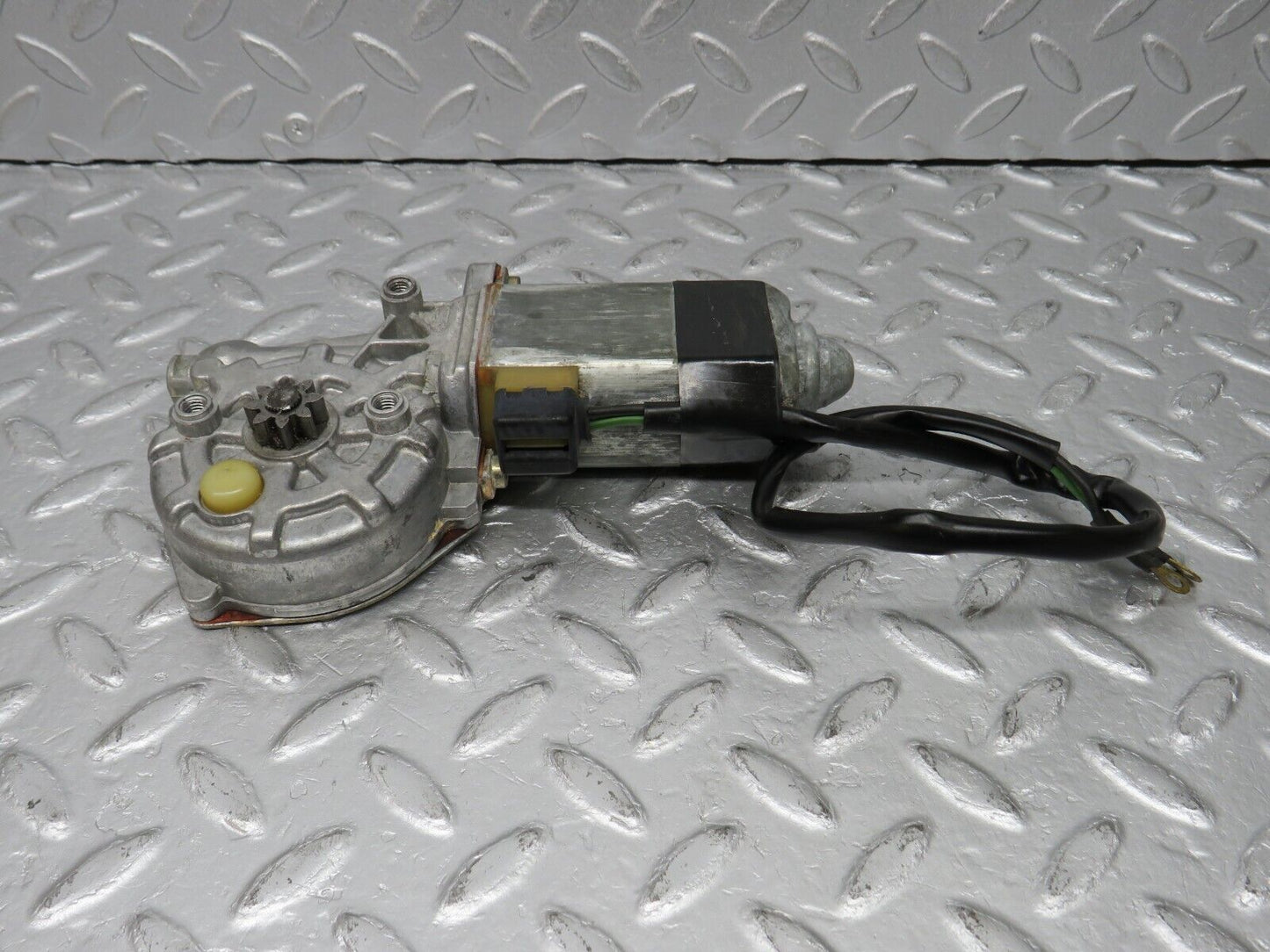 39194 Mercedes-Benz R107 500SL Coupe Left Door Window Regulator Motor Bosch 0130821017