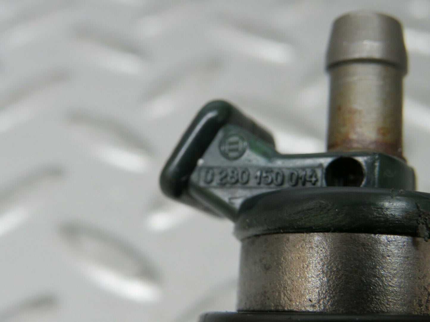 23668 Mercedes-Benz W114 280E Fuel Injector Bosch 0280150014