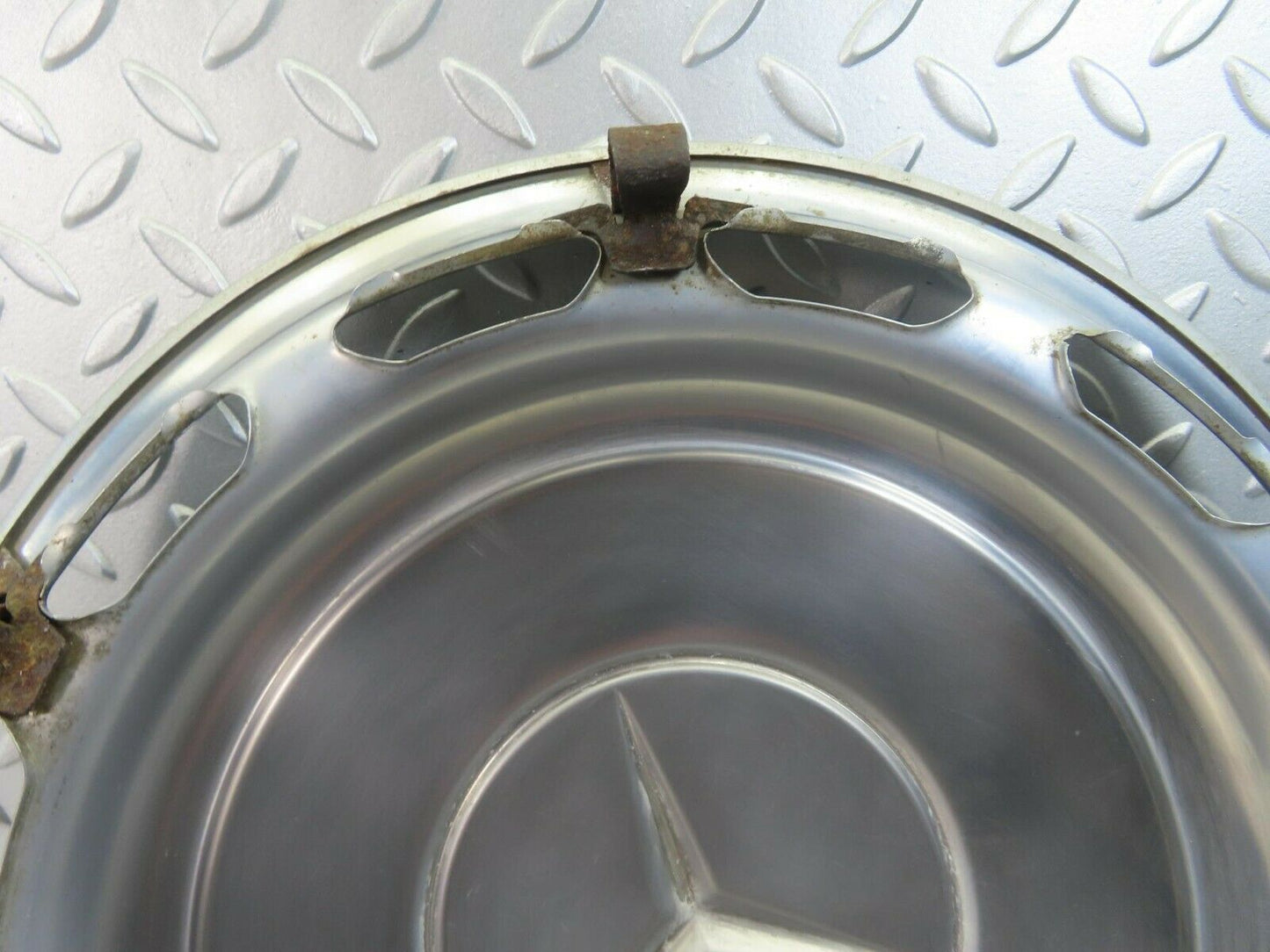 8417 Mercedes-Benz Vintage Wheel Trim Hub Cap 14