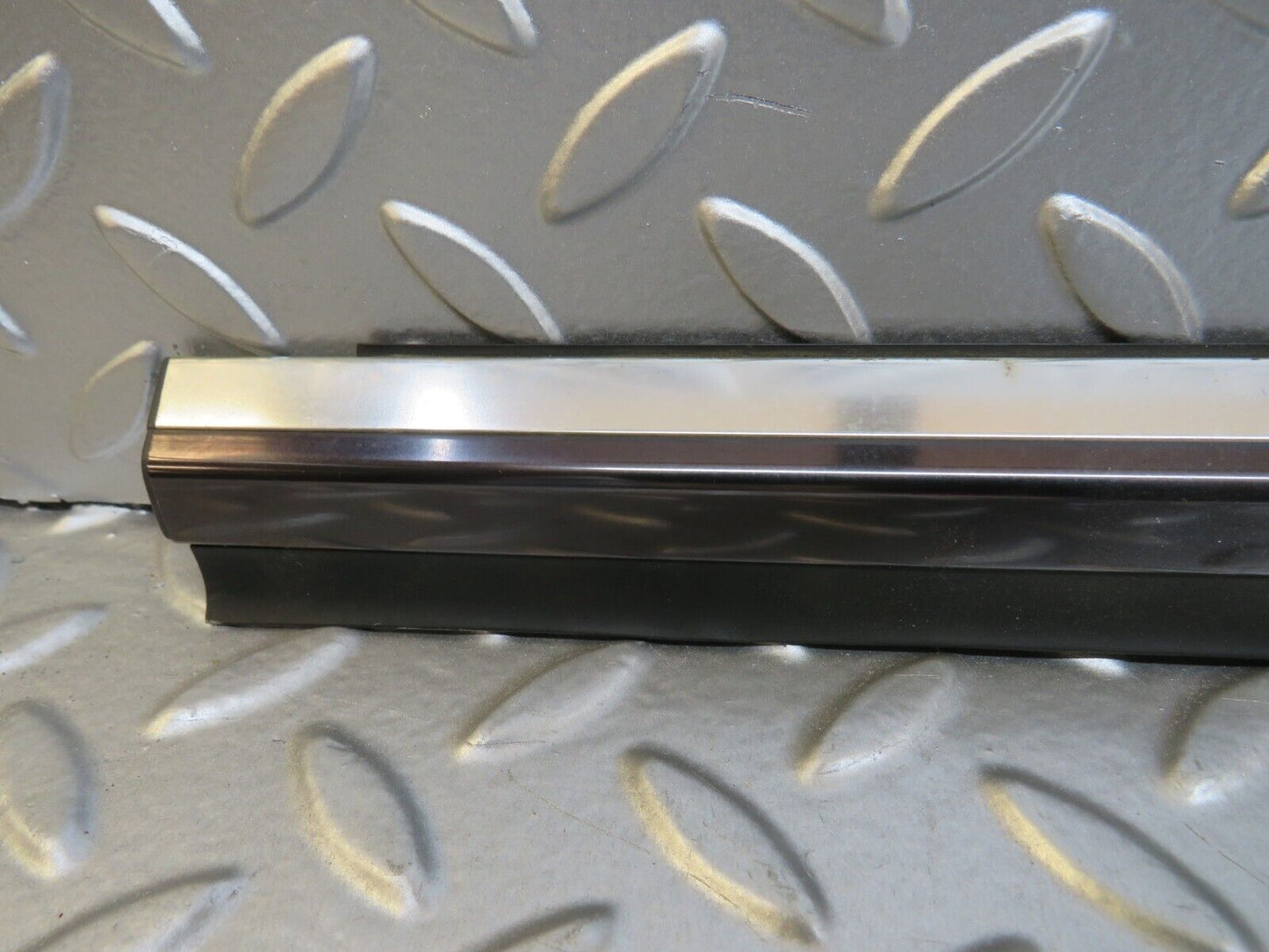 24886 Mercedes-Benz W140 SEL320 LWB Rear Right Door Moulding Trim