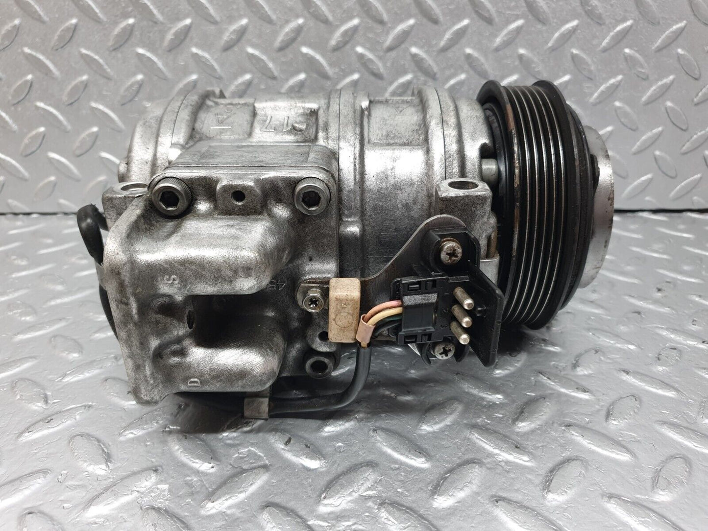 42504 Mercedes-Benz R129 320SL Coupe Air Conditioning Compressor 0002340111 0002300511