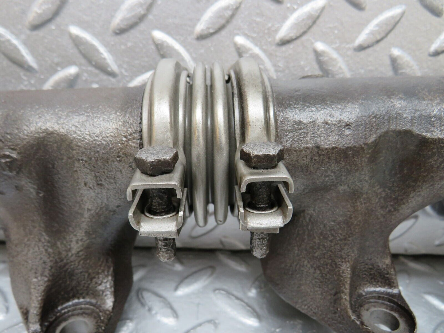 34637 Mercedes-Benz C126 380SEC Exhaust Manifold Left 1161420502 1161420802