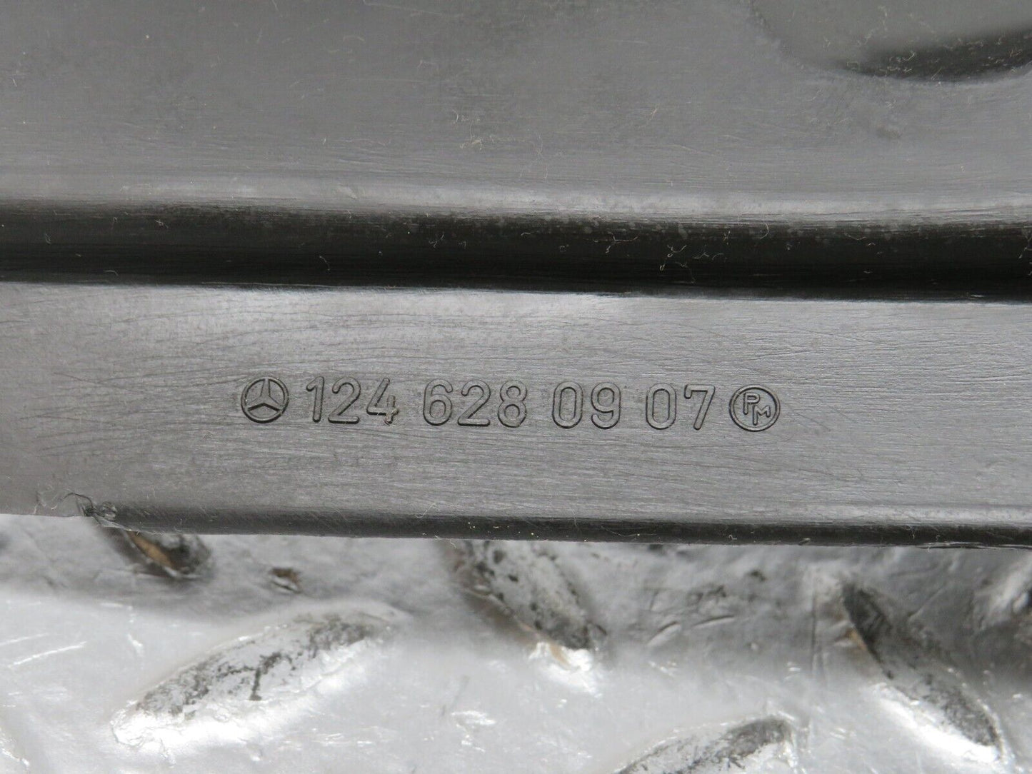32365 Mercedes-Benz S124 300TE Covering Side Member Pair 1246280907 1246281007