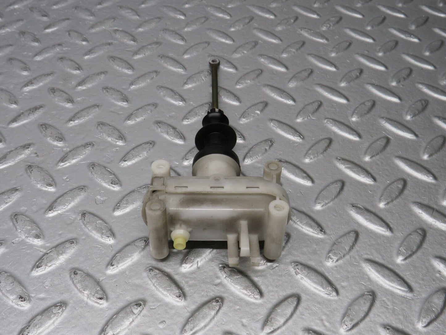 38909 Mercedes-Benz W201 190E 2.6L Rear Left Door Lock Vacuum Actuator
