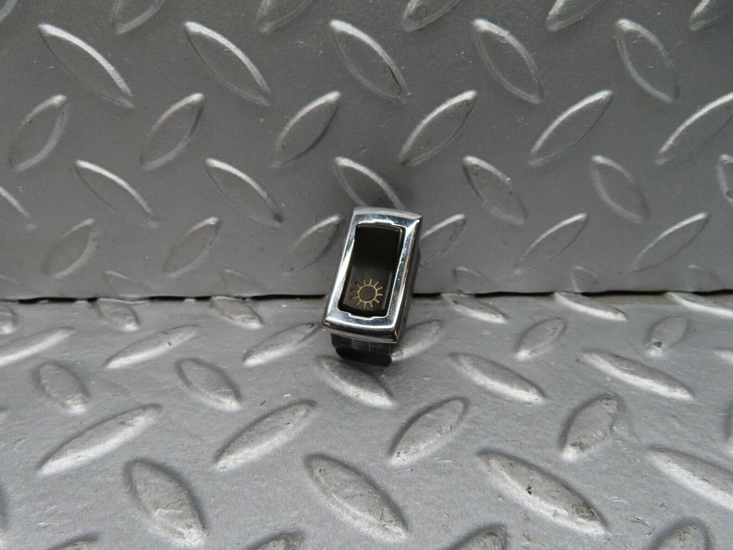 12467 Mercedes-Benz W108 280SE 3.5 Interior Light Switch 15013900
