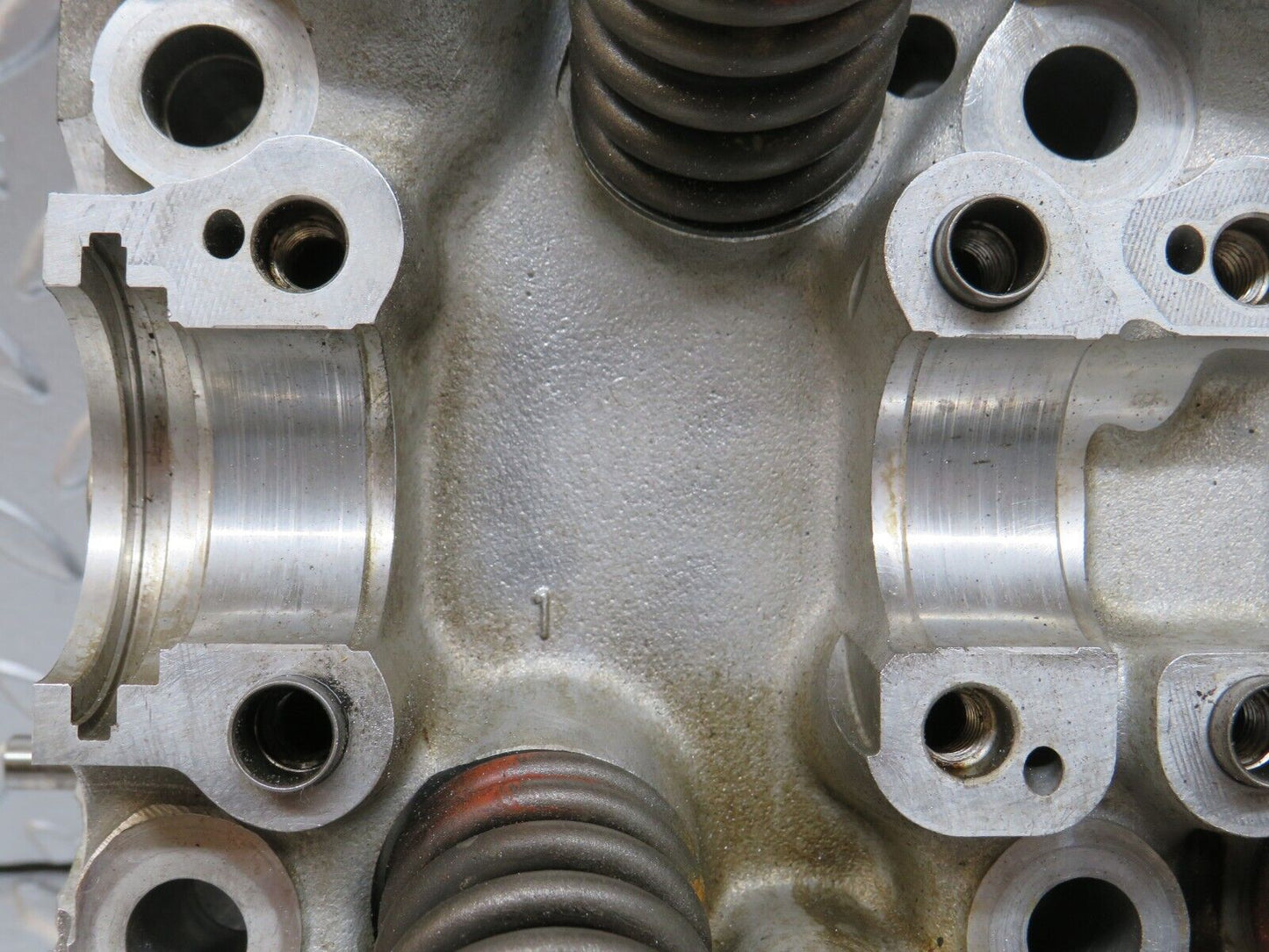 32692 Mercedes-Benz S124 300TE Wagon Cylinder Head 1030161001