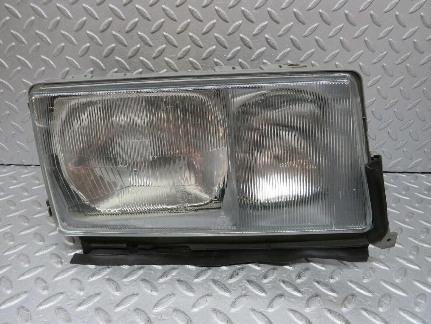 36754 Mercedes-Benz W201 190E Headlight Bosch Right Side 0301067722 1305620537 1305235076