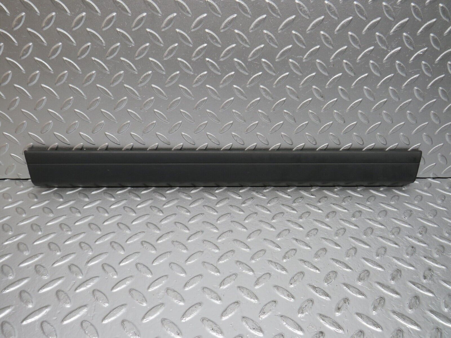 32306 Mercedes-Benz S124 300TE Wagon Rear Left Door Centre Moulding Trim