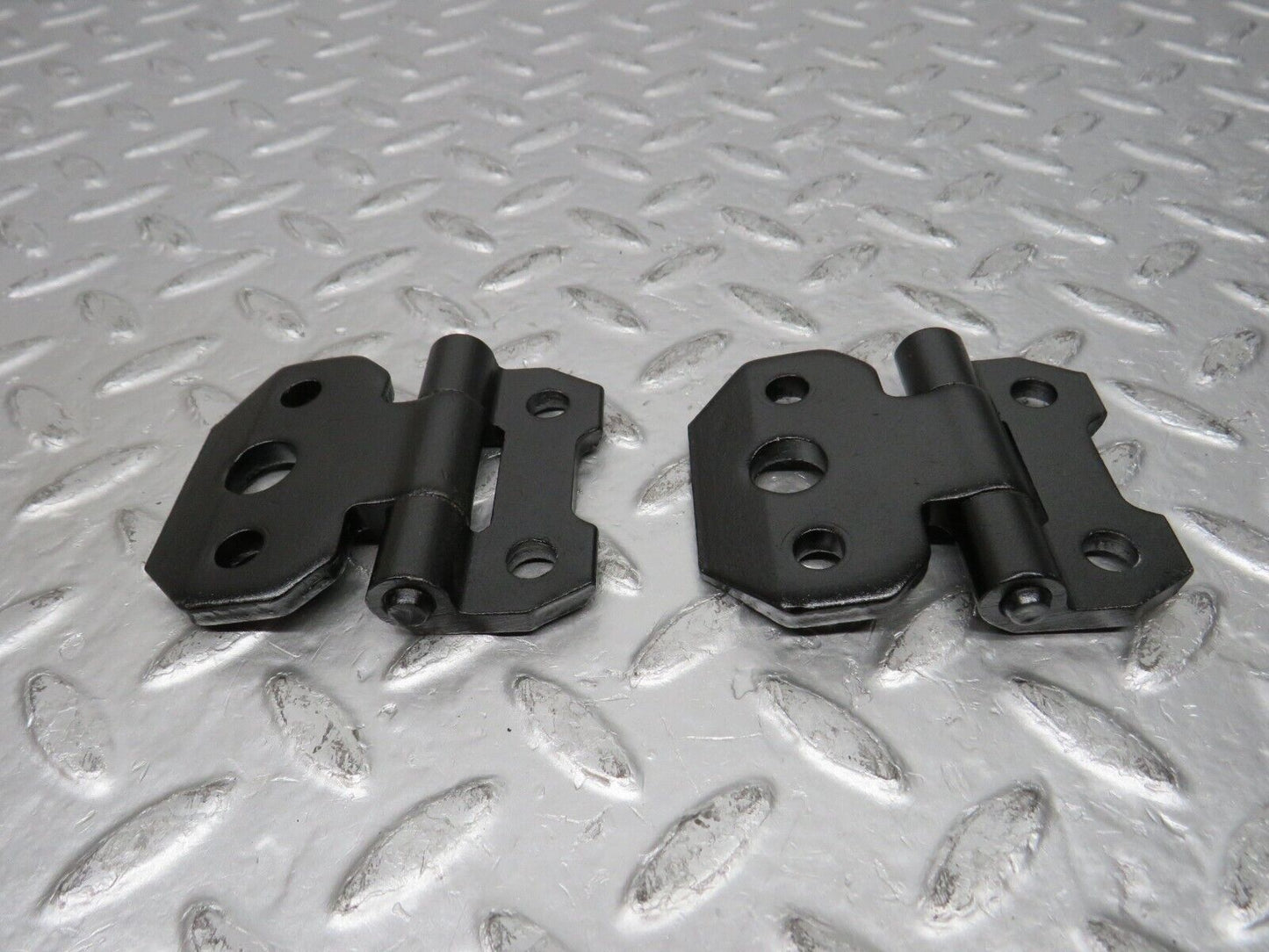 30864 Mercedes-Benz W201 190E 2.0L Left Door Hinge Pair