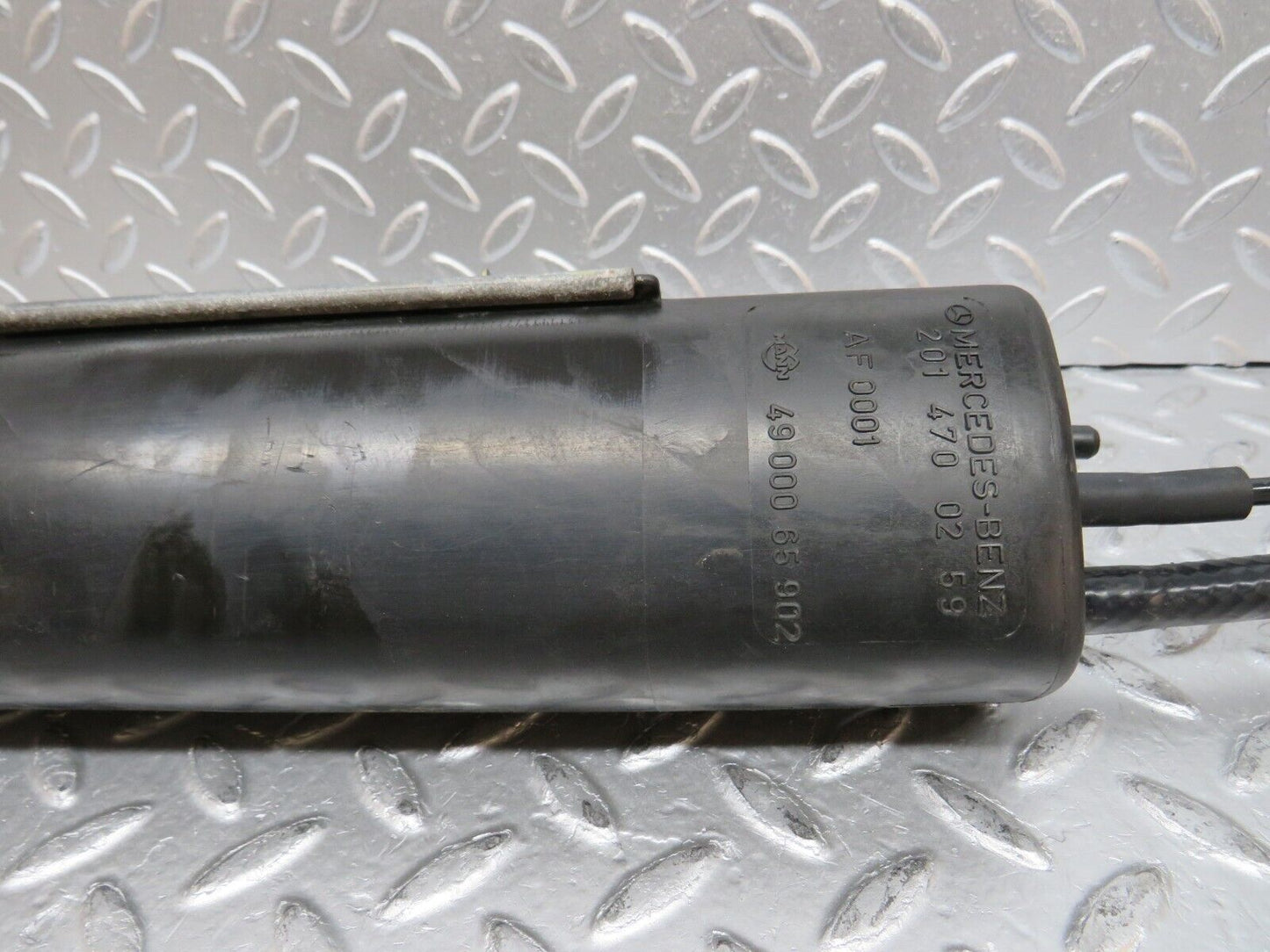 31843 Mercedes-Benz W201 190LE 1.8L Fuel Vapor Charcoal Filter Canister With Hose 2014700259