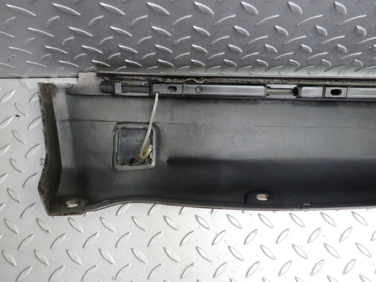 36607 Mercedes-Benz W201 190E 2.0L Side Skirt Right 2016906440 2016980930 2016981130