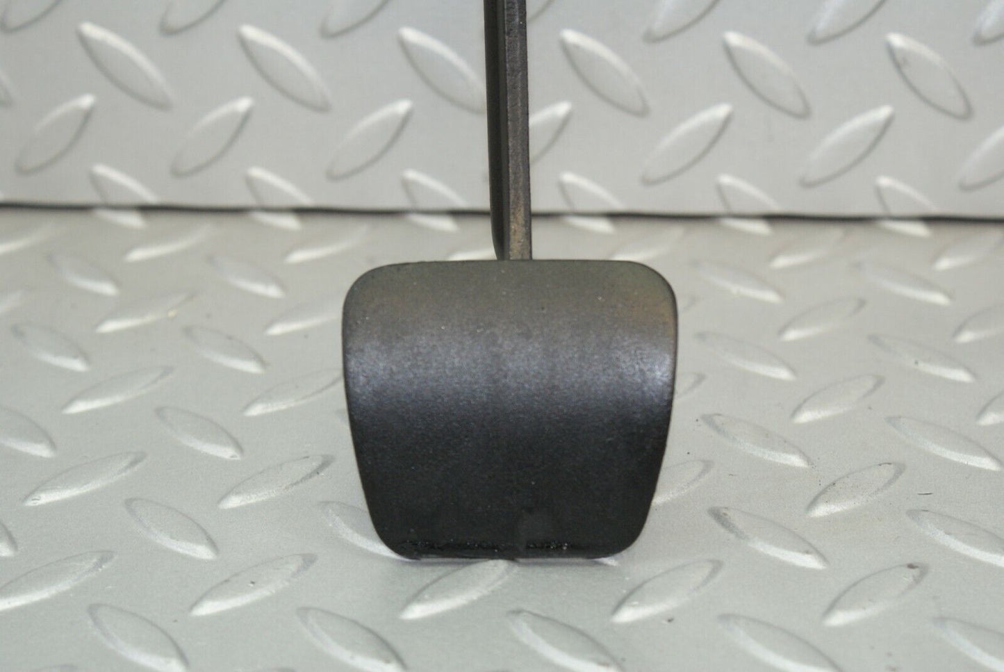 3169 Mercedes-Benz W115 220D Clutch Pedal LHD