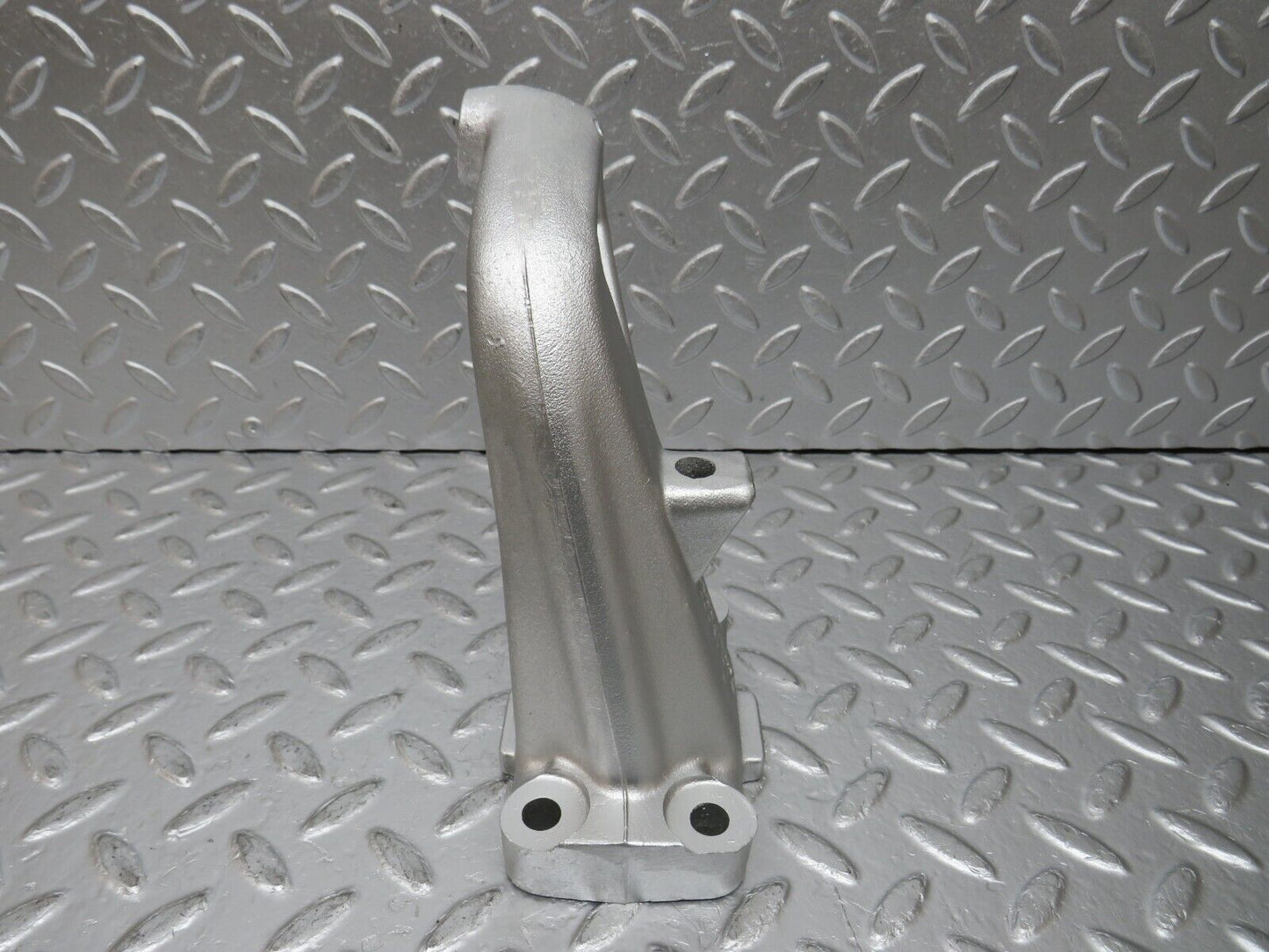 0876 Mercedes-Benz W123 240D Engine Mount Bracket Right Side 6152231404
