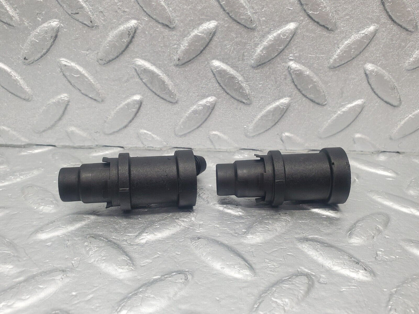 46039 Mercedes-Benz W126 420SE Fuel Injector Holder 2X