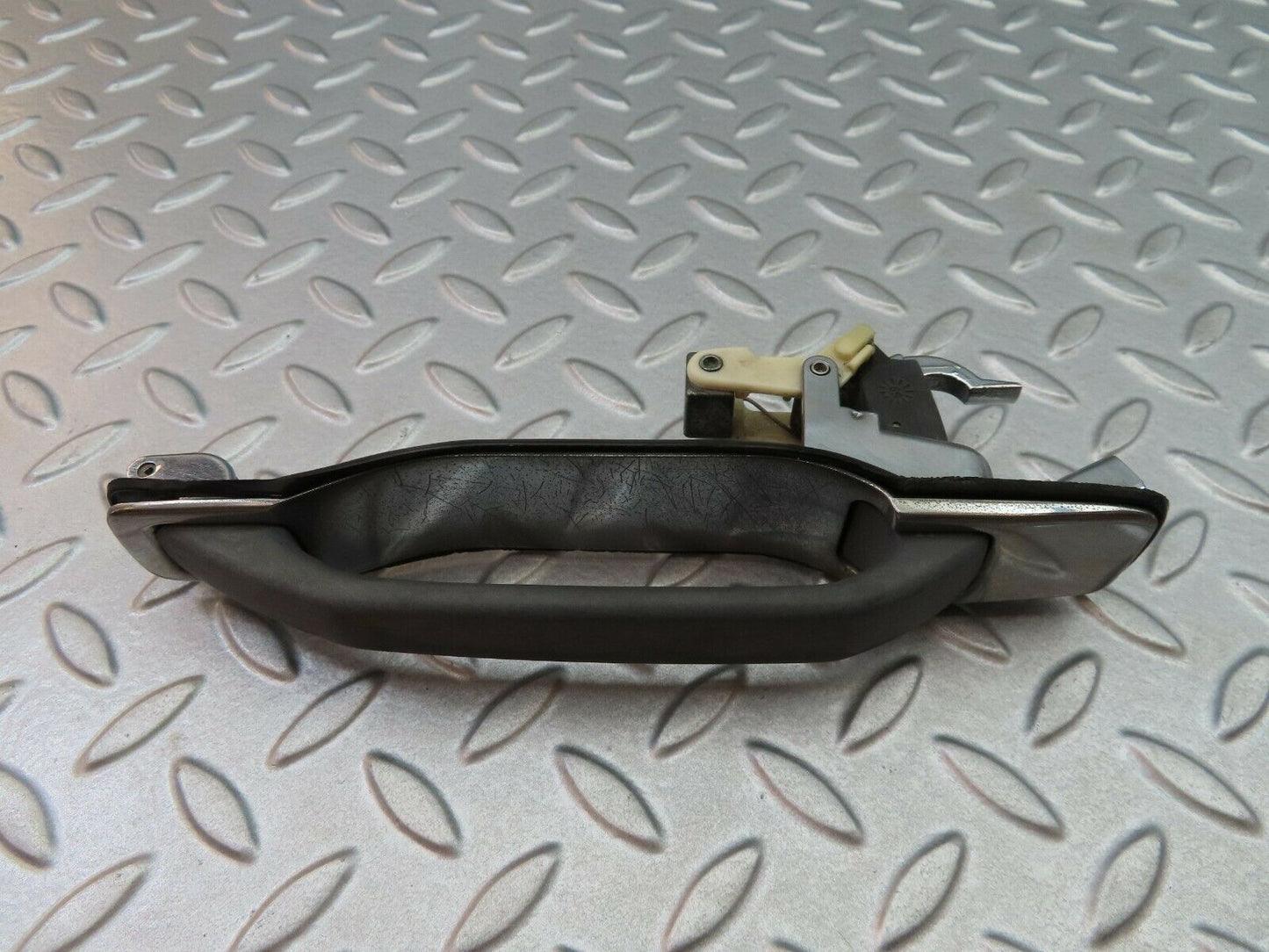 6077 Mercedes-Benz W126 380SE Exterior Door Handle Rear Right 1267600059