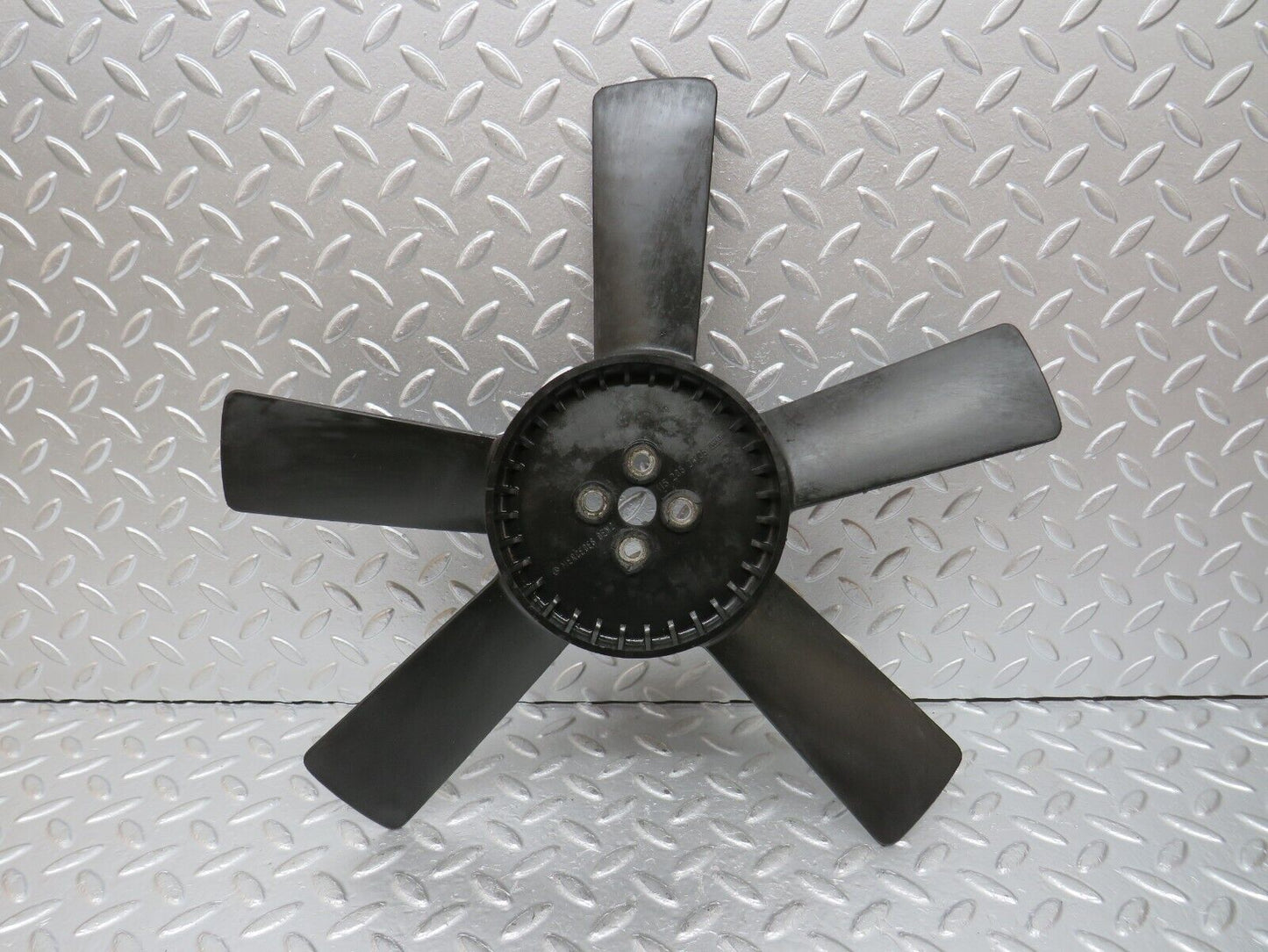 31047 Mercedes-Benz W123 200D Engine Cooling Fan 1152050406