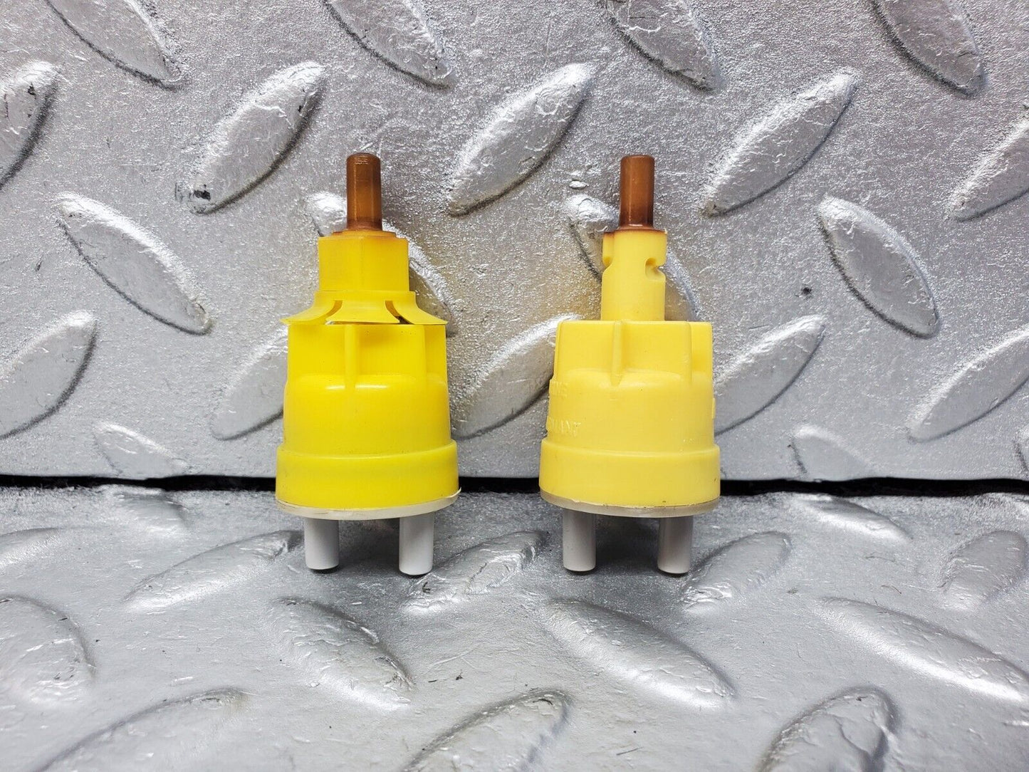 45594 Mercedes-Benz W126 420SE Vacuum Check Valve 2x 1268000078