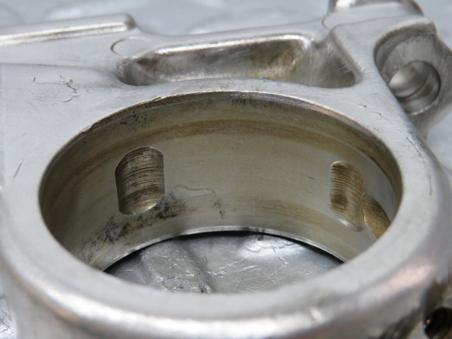 31305 Mercedes-Benz C107 R107 Camshaft Tower Bearing 1160513712