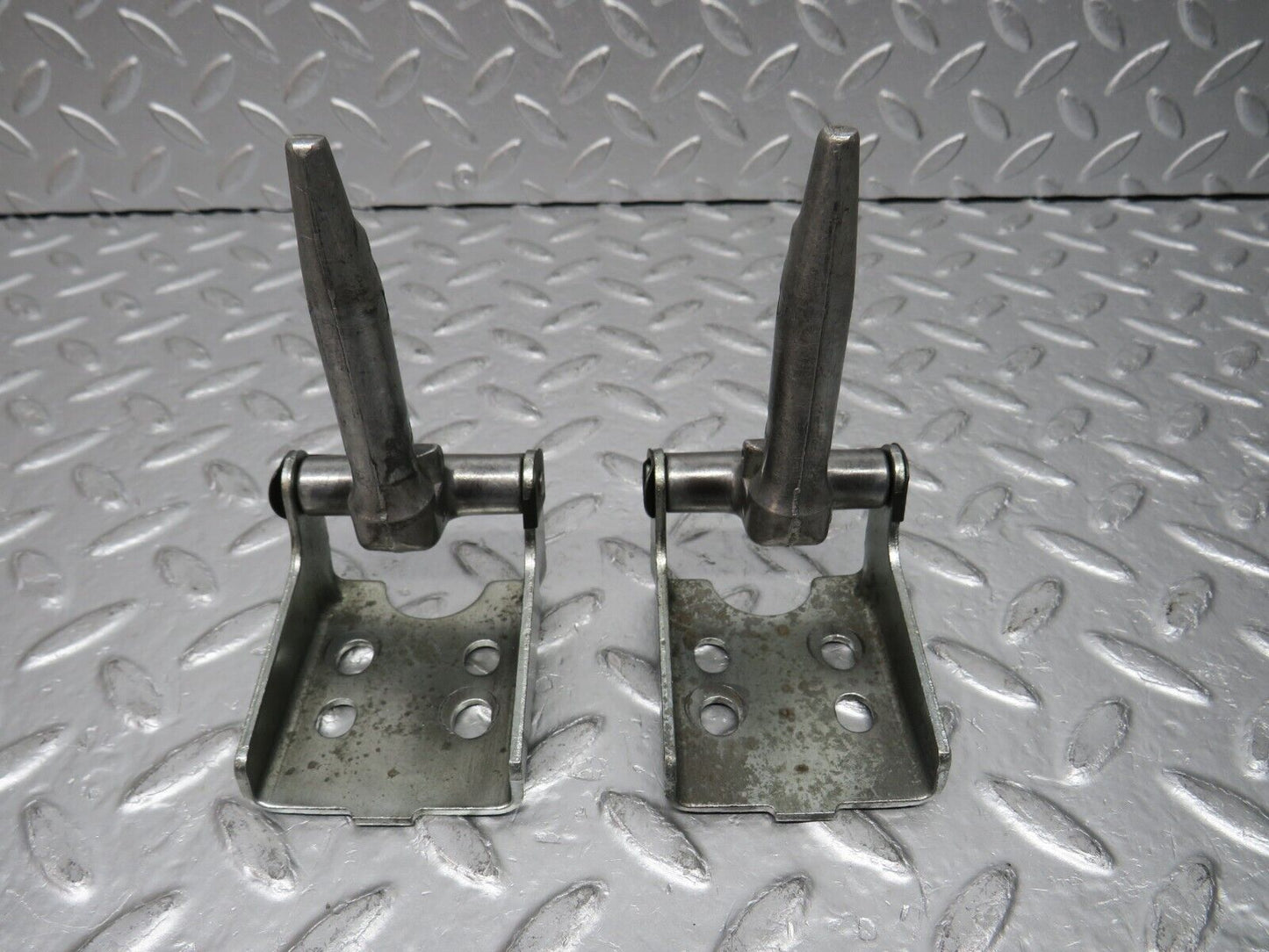 32555 Mercedes-Benz S124 300TE Wagon Rear Seat Hinge