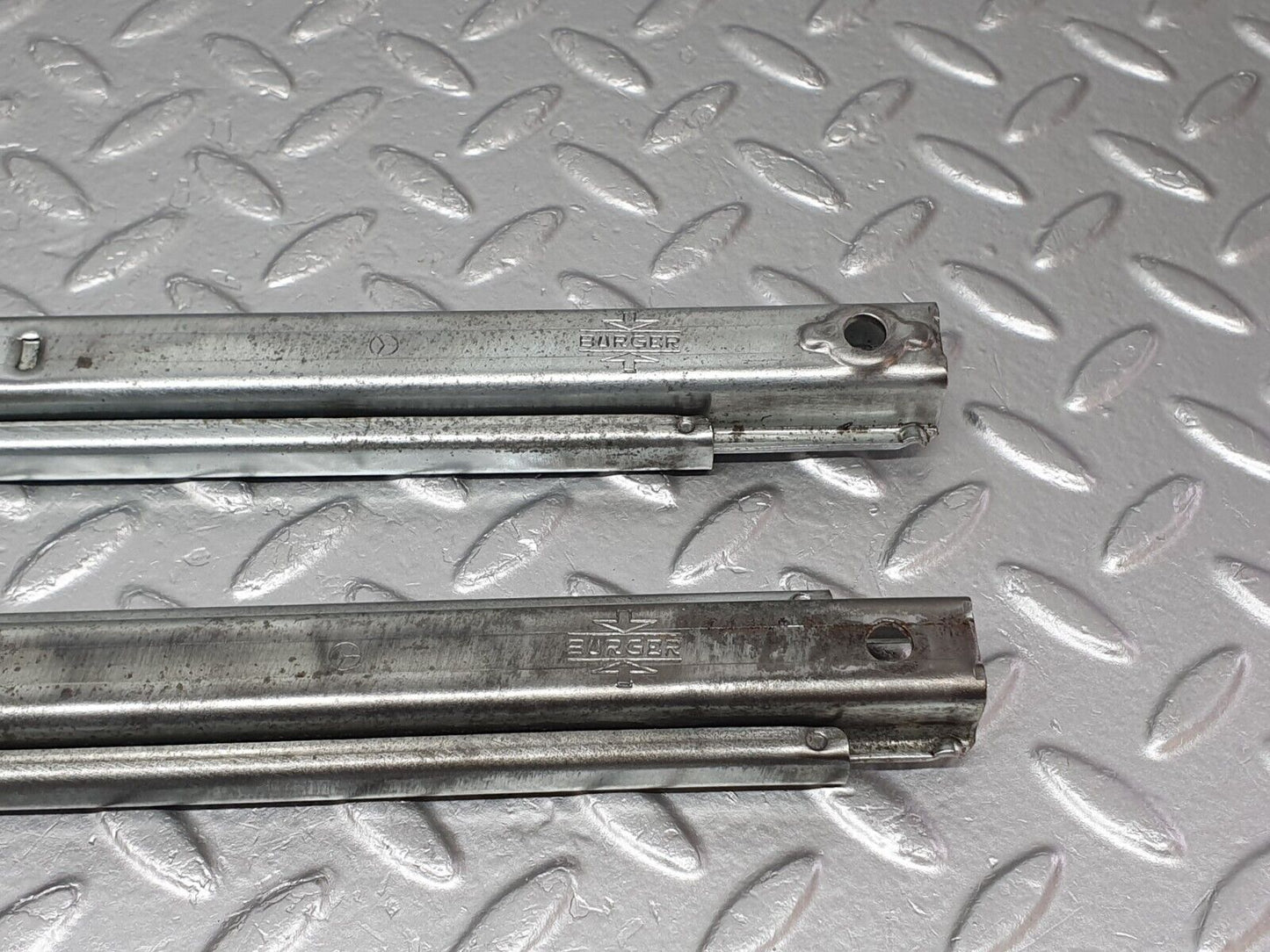 40791 Mercedes-Benz W123 300D Front Right Seat Rail Pair