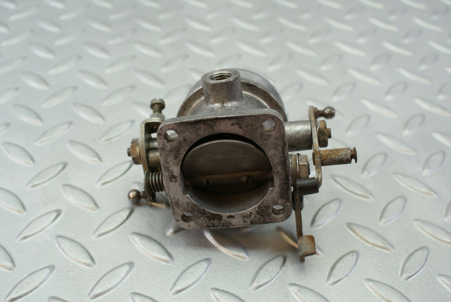 3082 Mercedes-Benz W115 220D Throttle Body Valve 6150710206