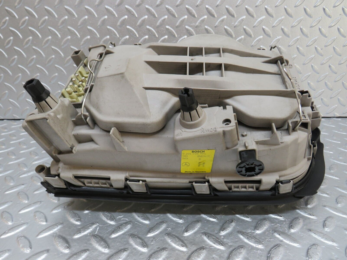 33224 Mercedes-Benz W202 C180 Headlight Bosch Right Side 0301036406 1305230153