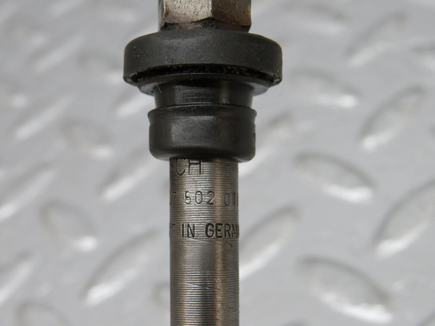 34124 Mercedes-Benz W124 260E Fuel Injector Bosch 0437502010