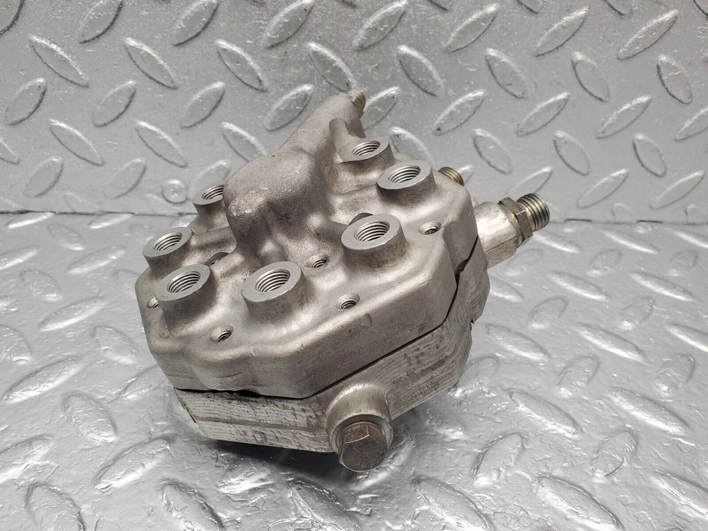 46028 Mercedes-Benz W126 420SE Fuel Distributor Bosch 0438101018
