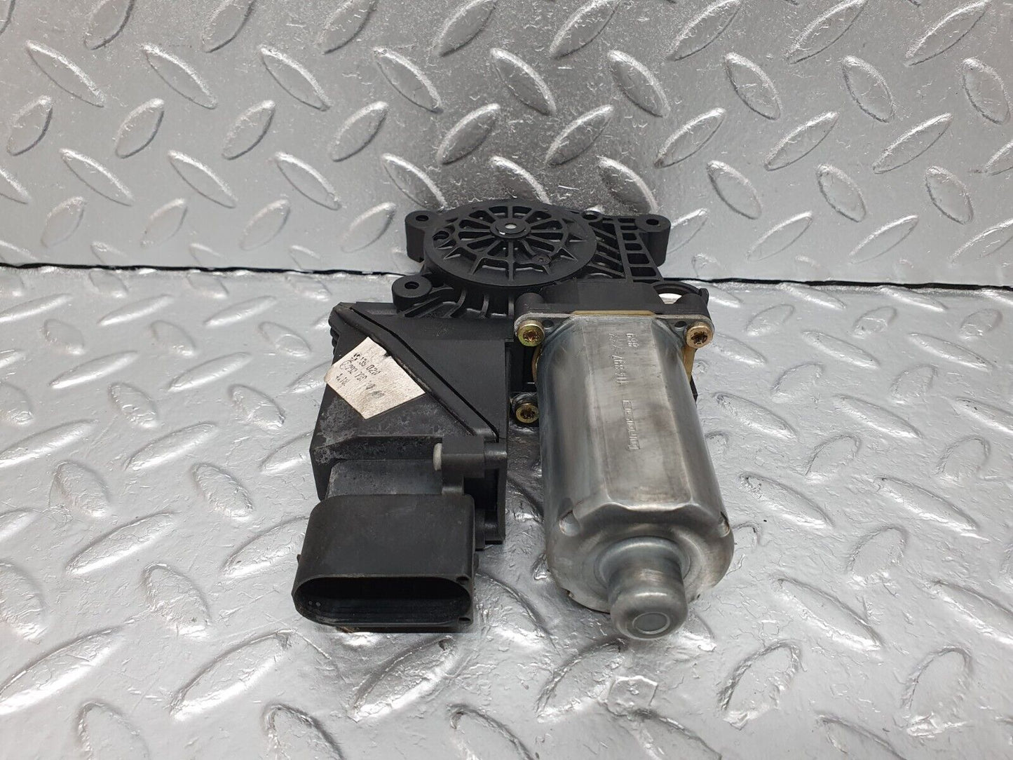 41914 Mercedes-Benz W202 C200 Window Regulator Motor Rear Right Bosch 0130821698 114899300