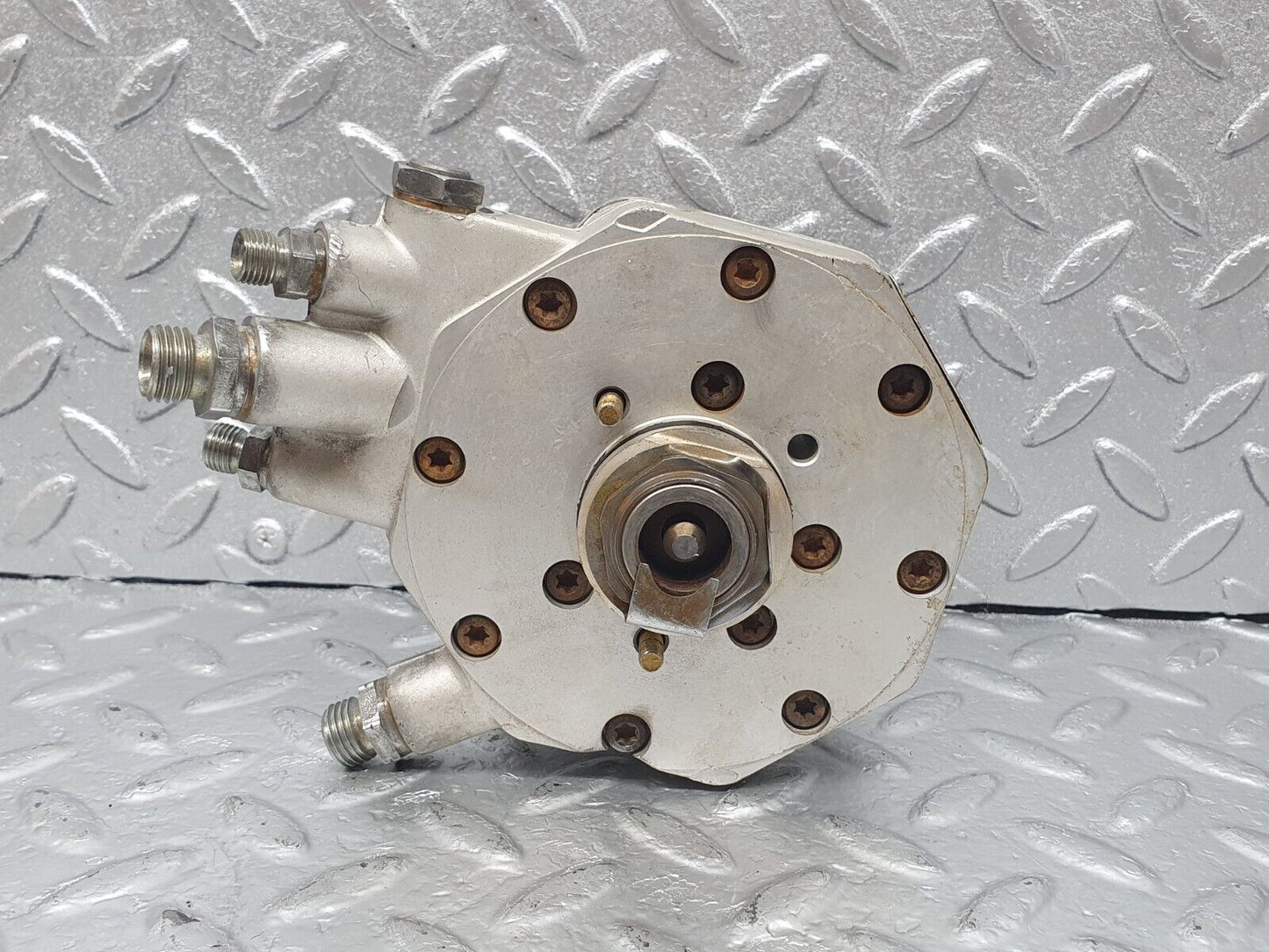 43648 Mercedes-Benz C126 380SEC Coupe Fuel Distributor Bosch 0438100111