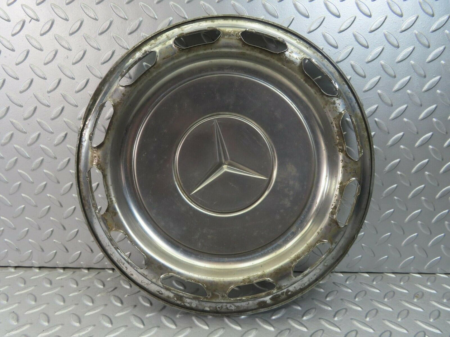 8403 Mercedes-Benz Vintage Wheel Trim Hub Cap 14