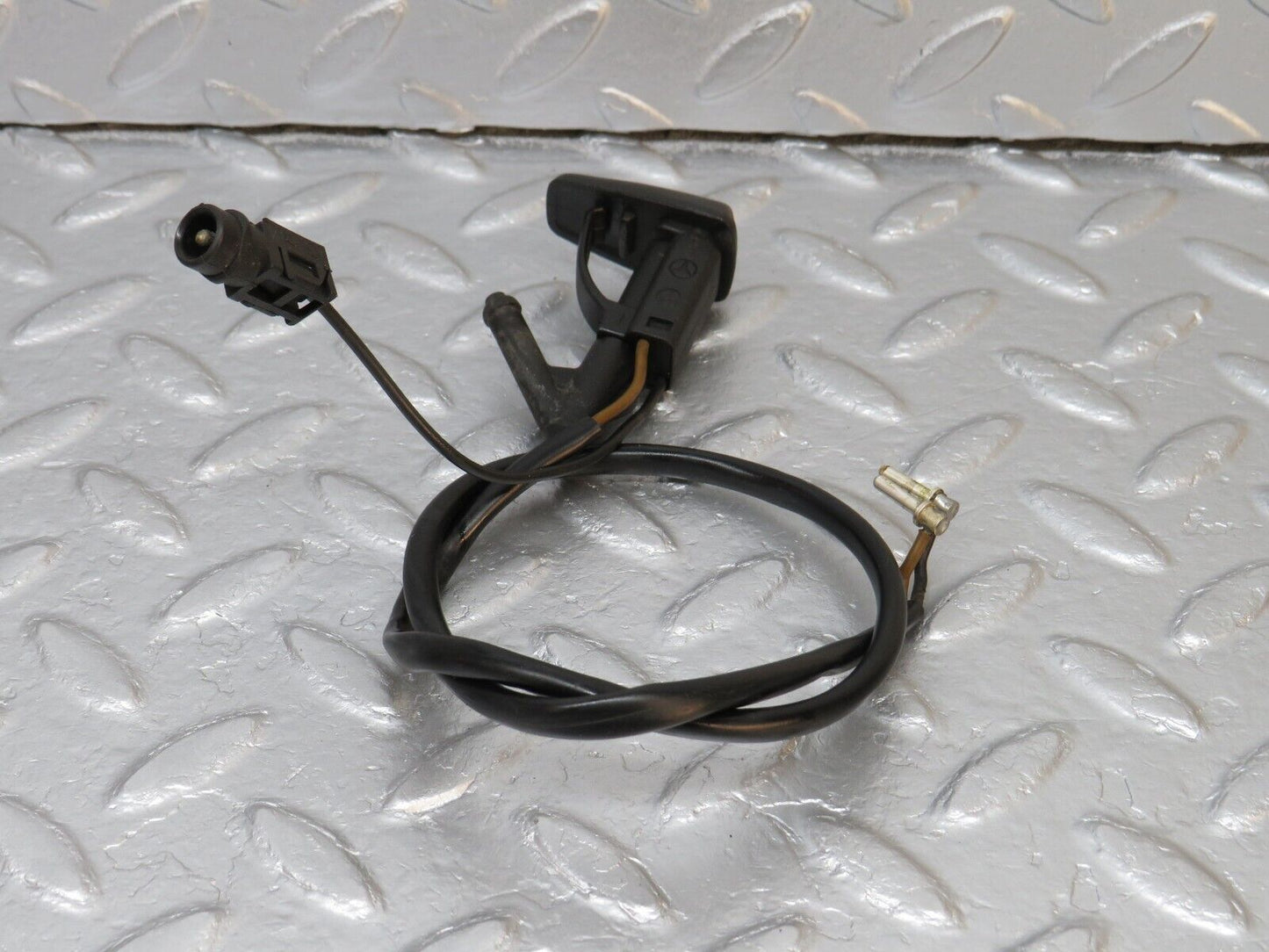 39740 Mercedes-Benz R129 320SL Coupe Windscreen Washer Nozzle
