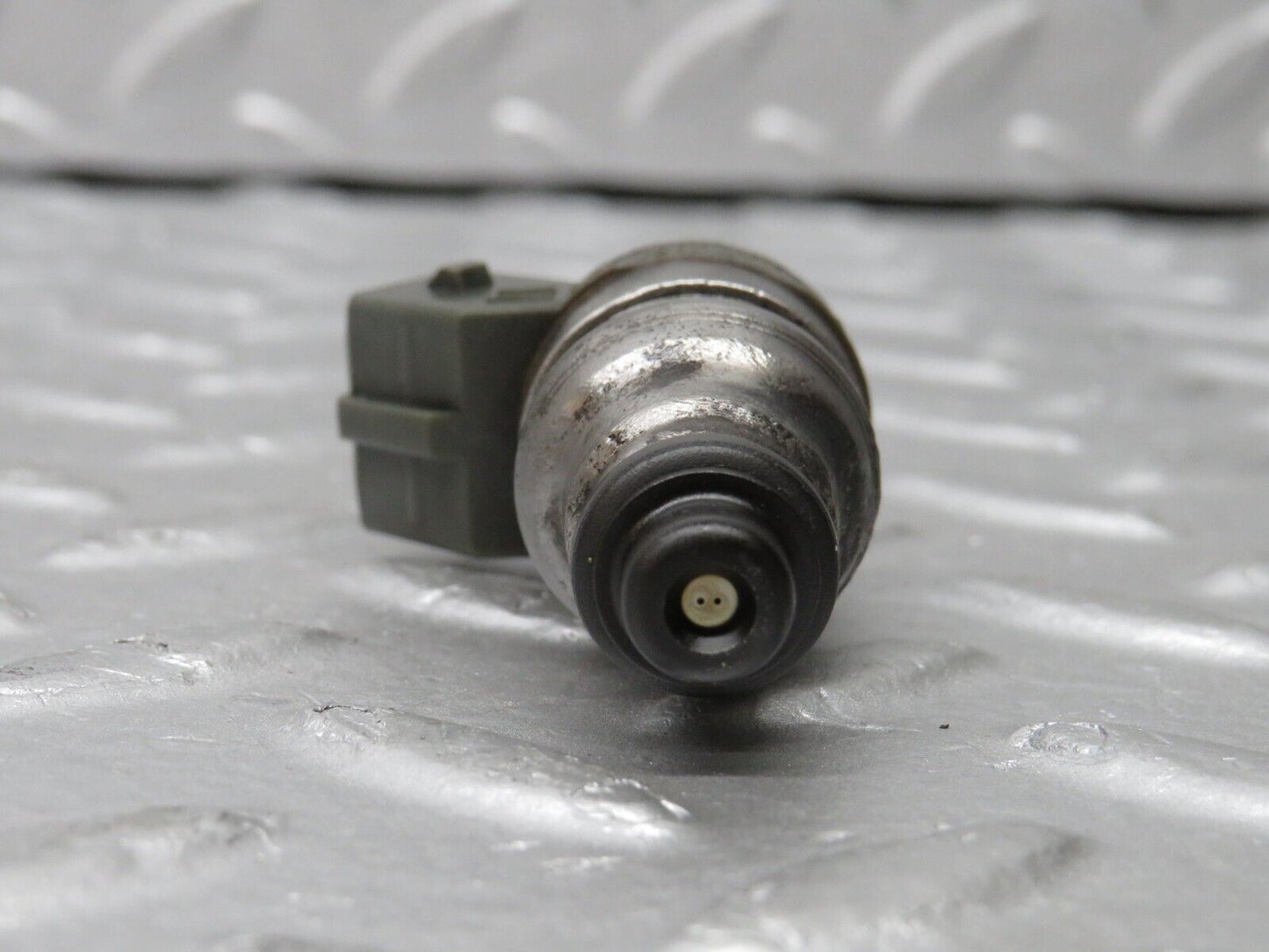 38141 Mercedes-Benz A124 320E Cabriolet Fuel Injector Bosch 0280155209 0000787323