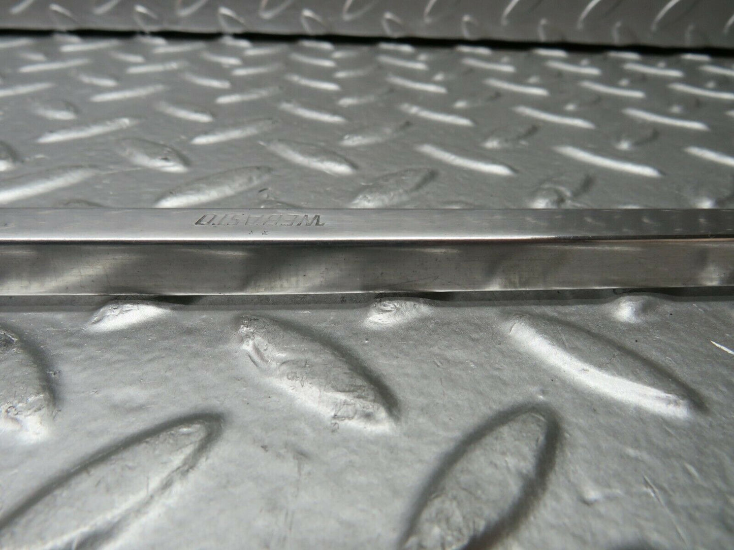 22736 Mercedes-Benz C107 450SLC Coupe Sunroof Chrome Trim