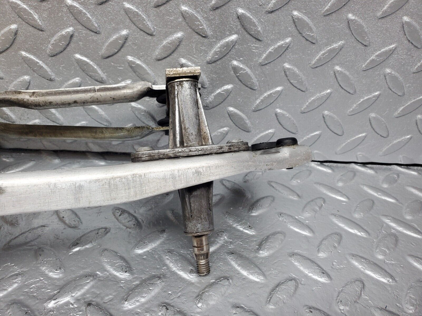 45819 Mercedes-Benz W126 420SE Windscreen Wiper Mechanism Linkage 1268206042