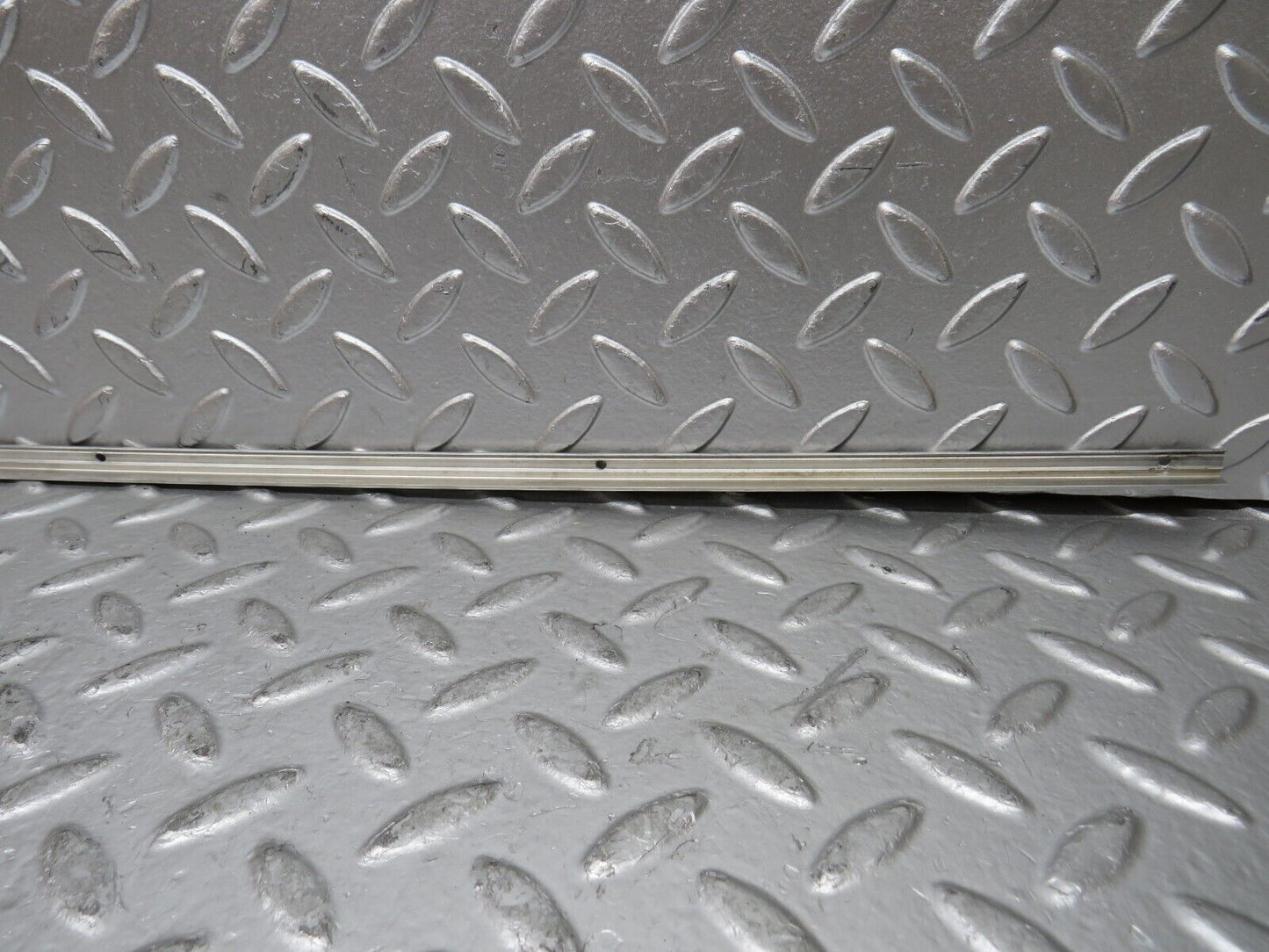 27000 Mercedes-Benz W123 240D Sunroof Chrome Trim