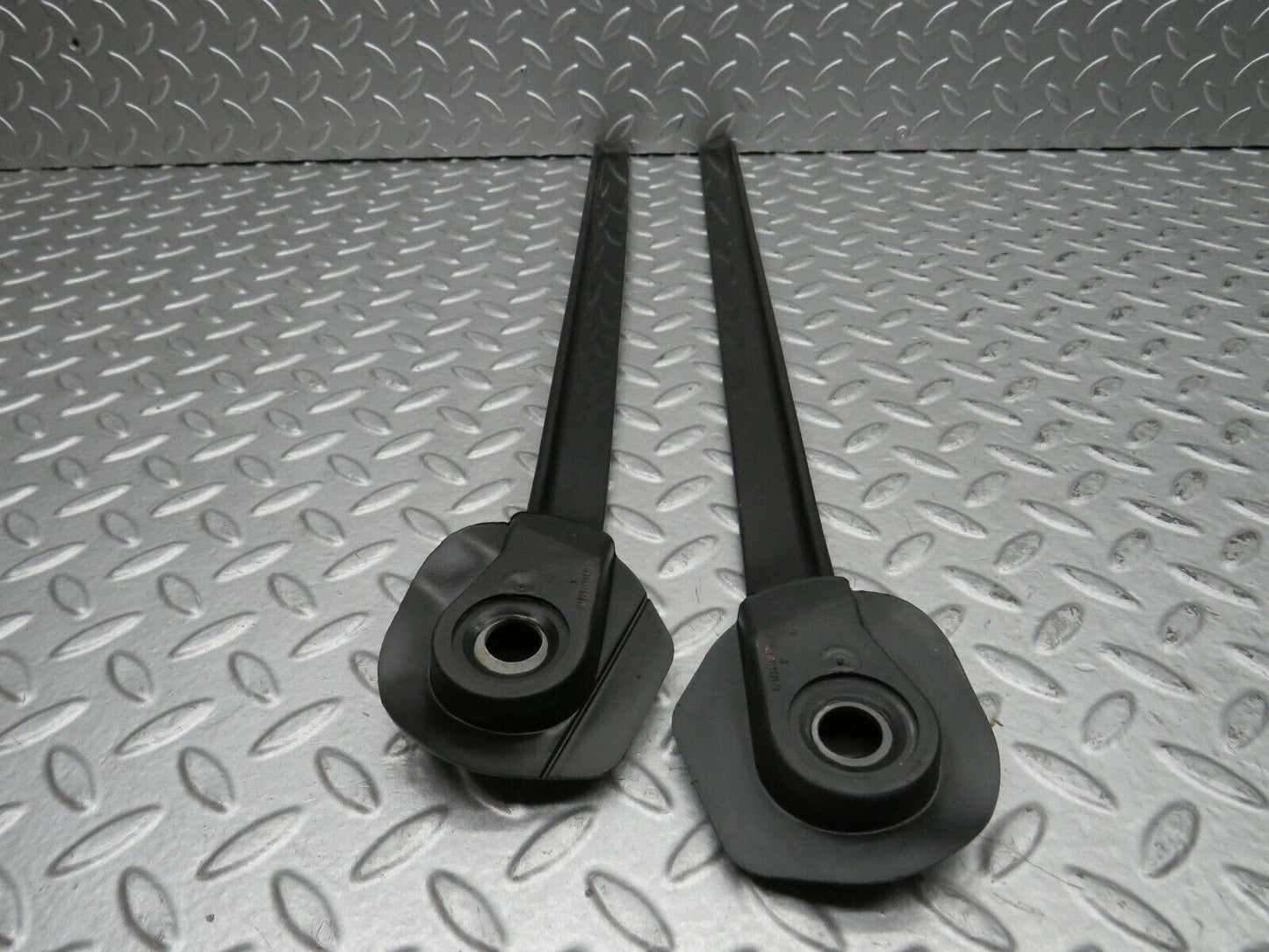 22300 Mercedes-Benz S123 280TE Wagon Seat Belt Runner 1239192520 1239192620