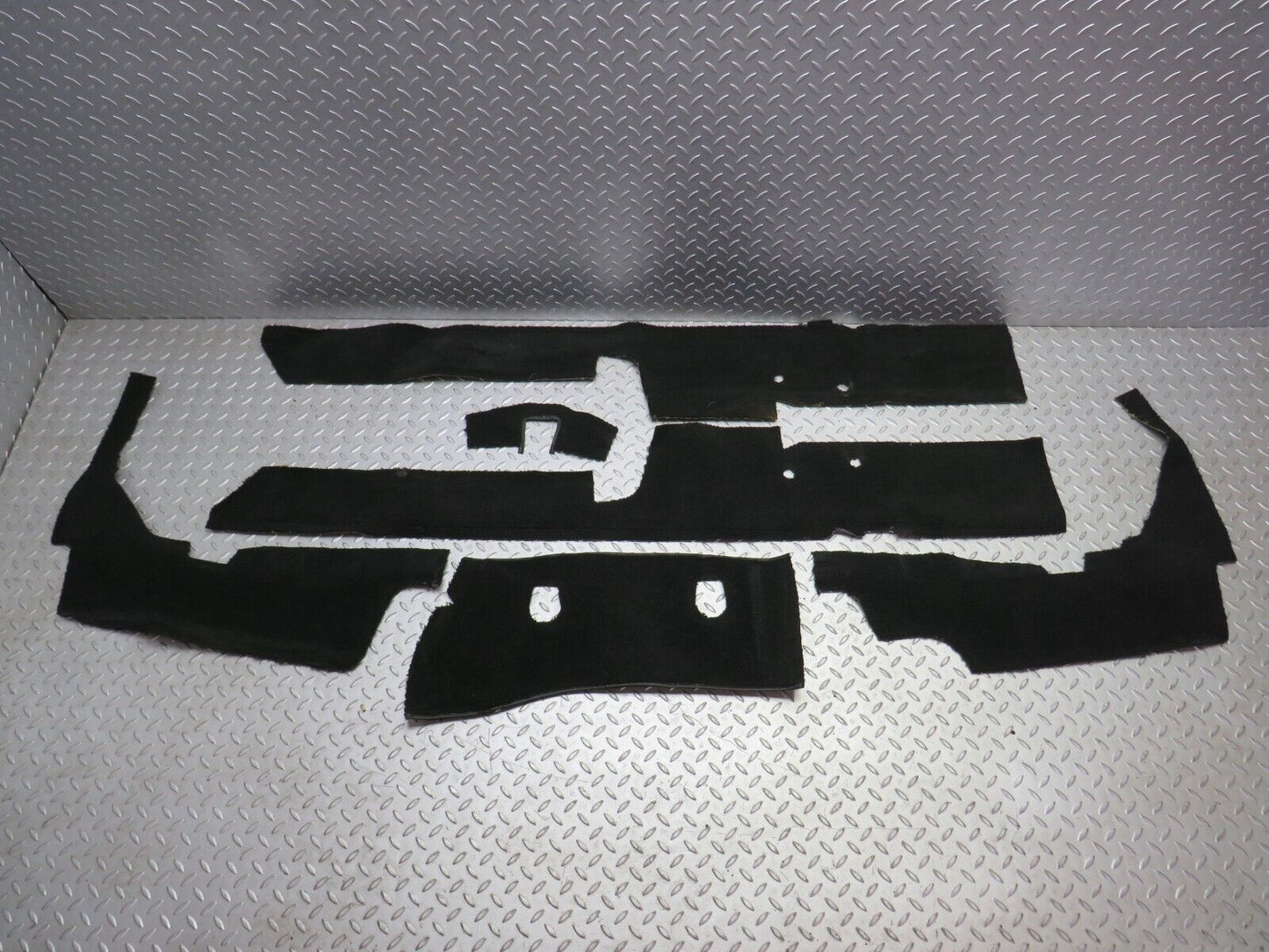 28010 Mercedes-Benz W123 280E Front Mat Set Black
