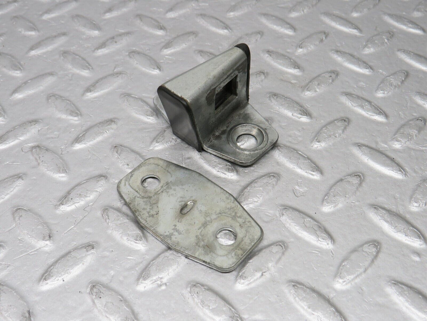 36611 Mercedes-Benz W201 190E 2.0L Door Lock Latch