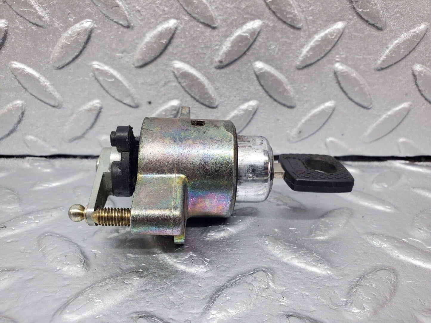 45640 Mercedes-Benz W126 420SE Trunk Lock With Key