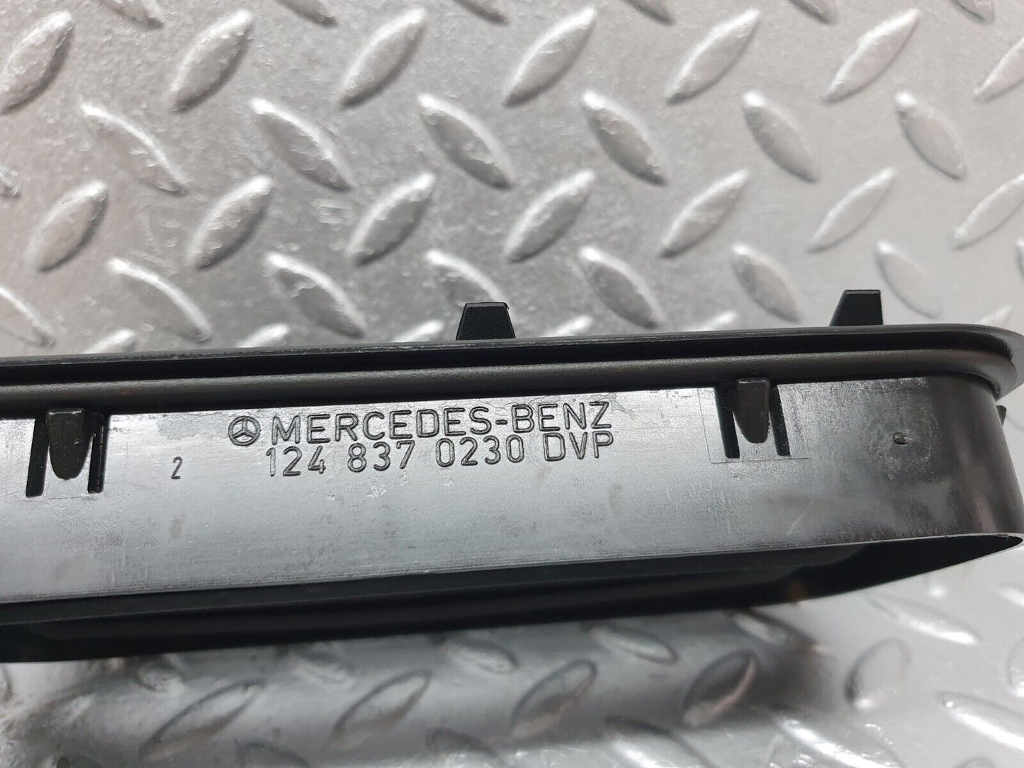 41605 Mercedes-Benz W124 200E Air Intake Vent 1248370230 1248370142