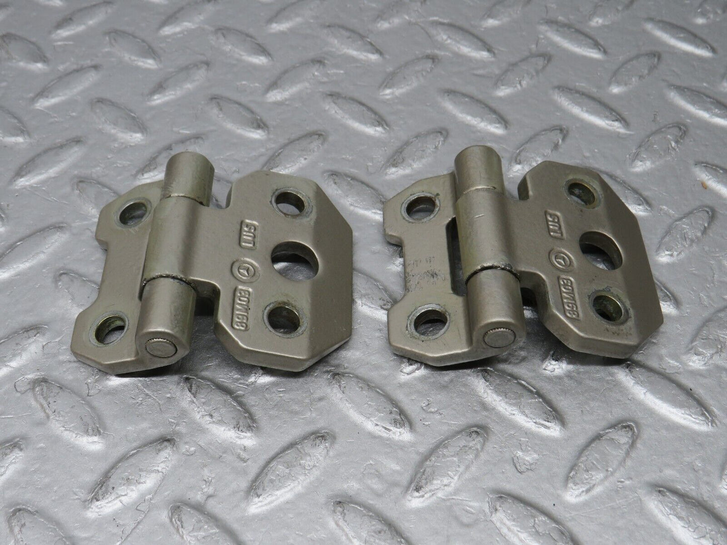 36615 Mercedes-Benz W201 190E 2.0L Door Hinge Right Side