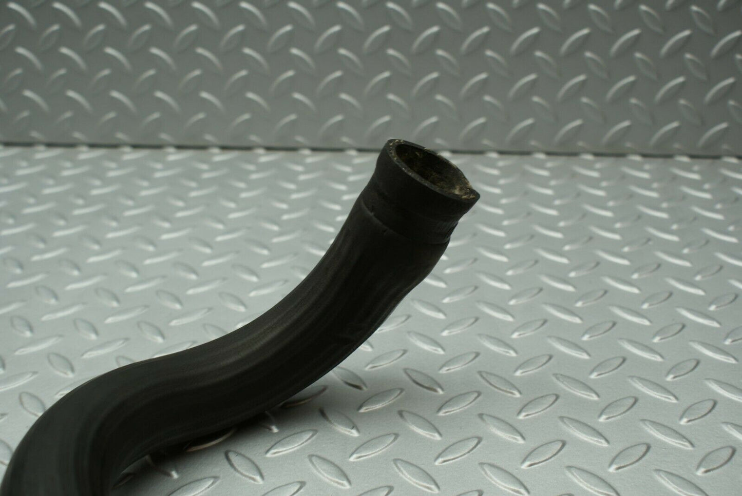 3223 Mercedes-Benz W115 220D Radiator Hose Lower Coolant Hose 1155011882