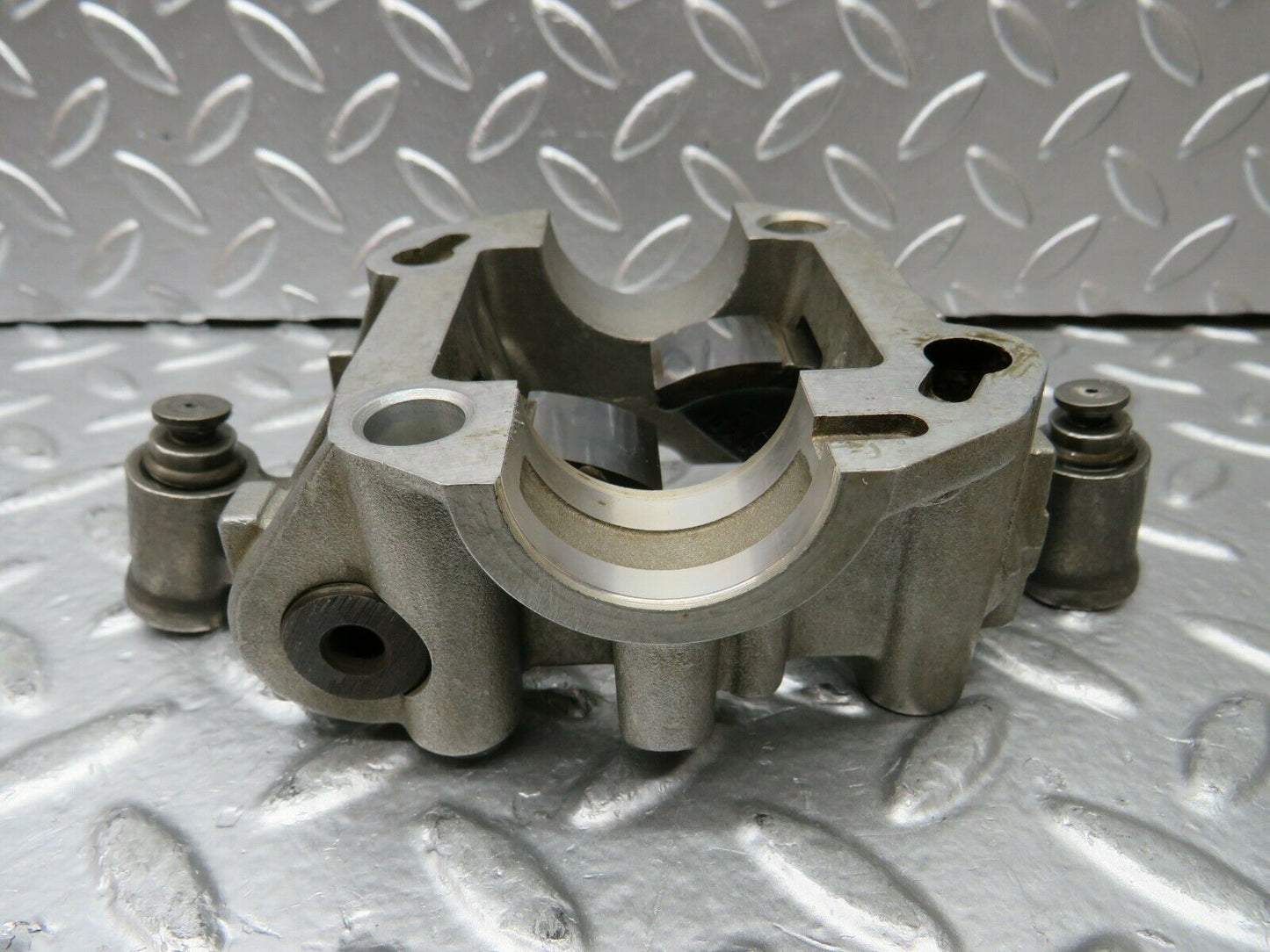 23073 Mercedes-Benz C123 230CE Coupe Rocker Arms Camshaft Bearing Block 1020512110