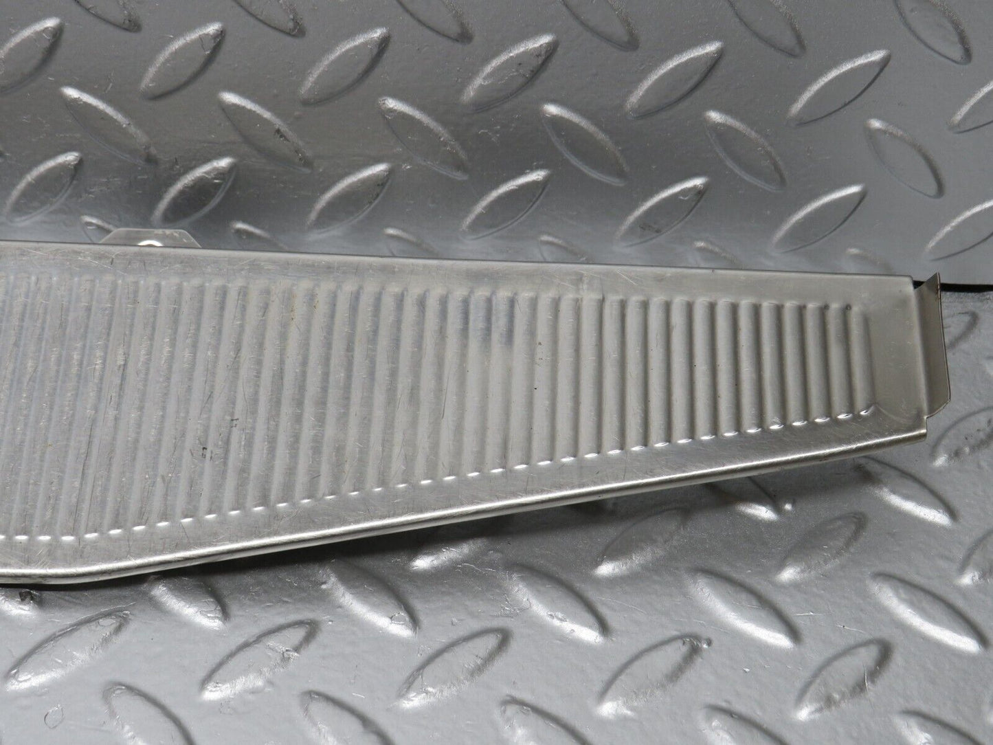 32501 Mercedes-Benz S124 300TE Trunk Edge Chrome Moulding 1246980089 000584503
