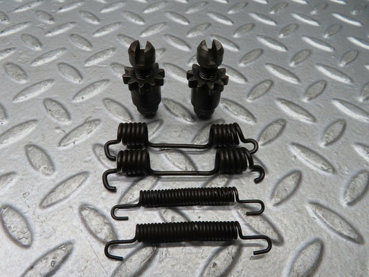 19207 Mercedes-Benz W123 300D Handbrake Shoe Fitting