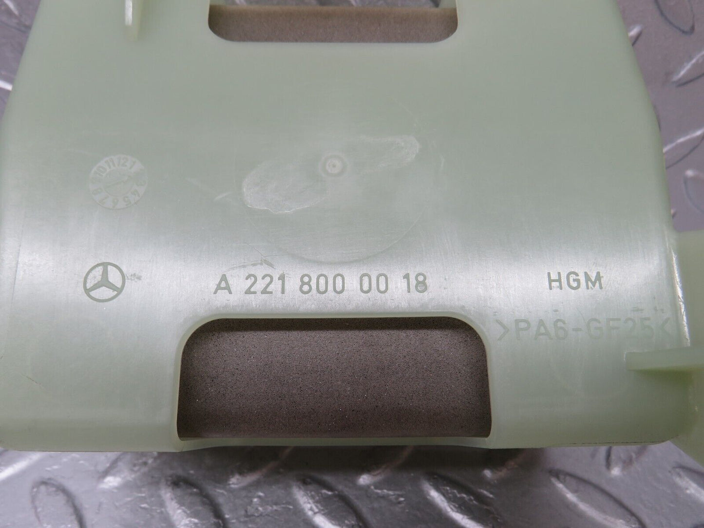35221 Mercedes-Benz W221 Central Locking Pump 2218000248 2218000035 2218000018