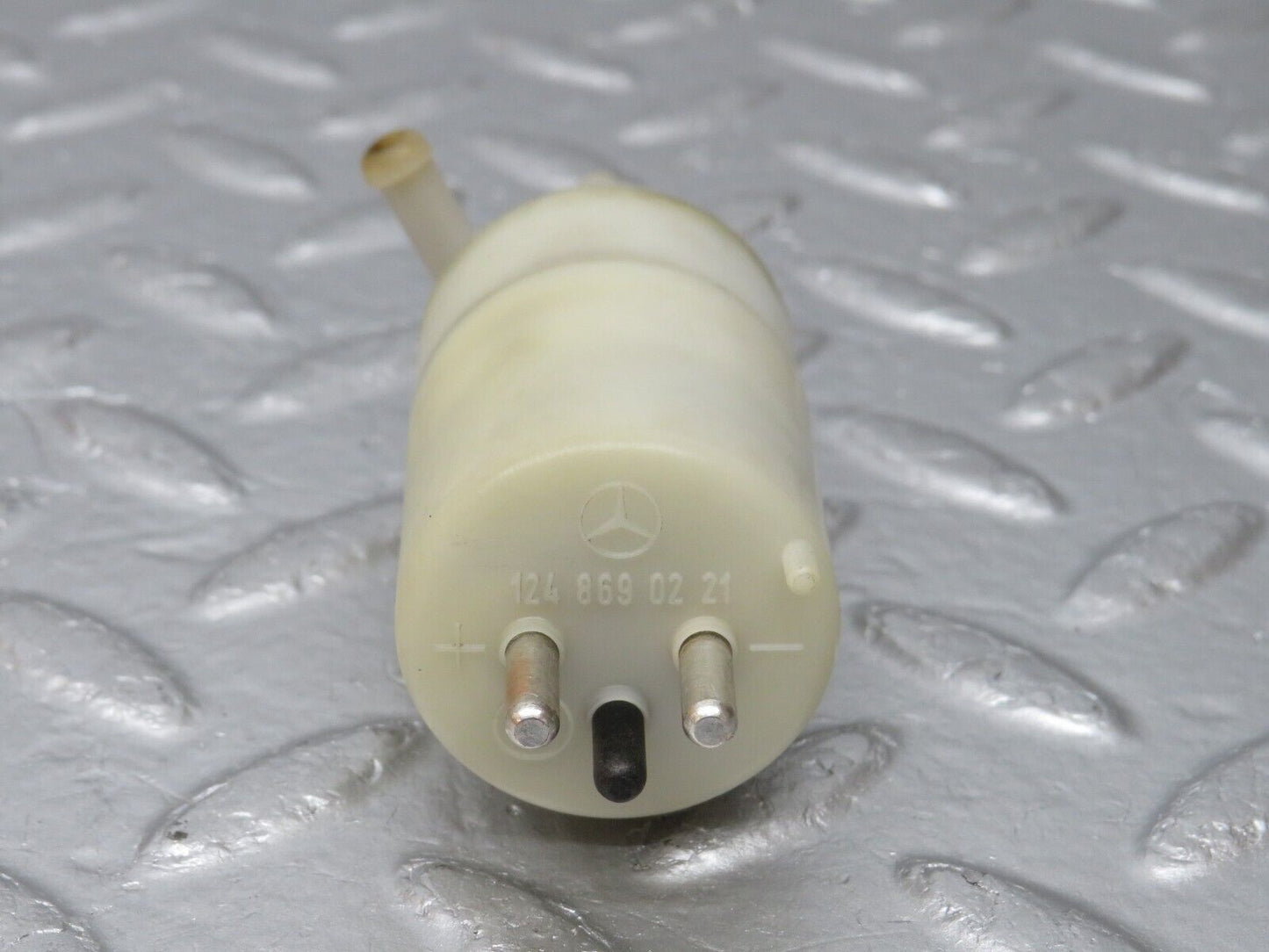 33610 Mercedes-Benz W201 190E 2.0L Windscreen Washer Pump 1248690221