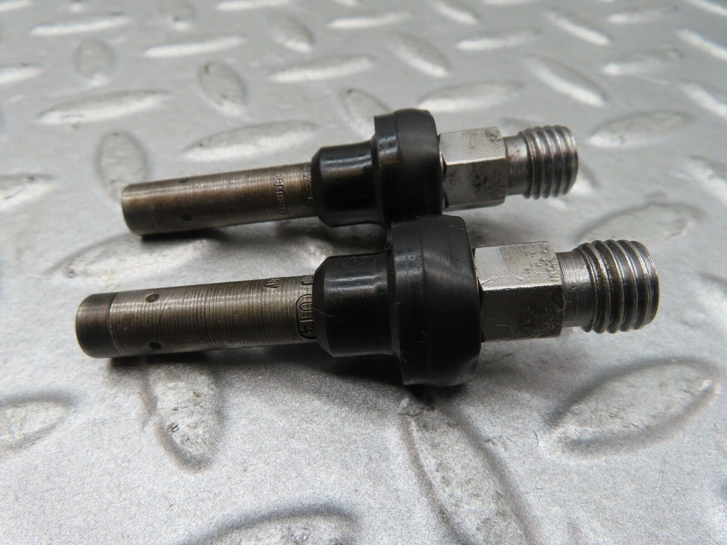 16949 Mercedes-Benz C123 280CE Coupe 2x Fuel Injectors Bosch 0437502010